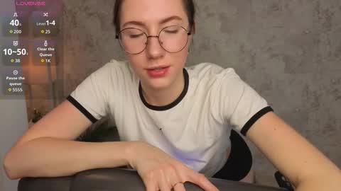 Snapshot of cel1ne_secret chatting on October 17, 6:50 am Josie Manesi online show from October 17, 6:50 am