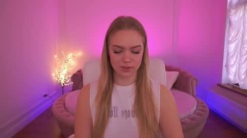 celestenoirr online show from December 17, 7:59 am