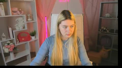 your cute kitty online show from April 13, 3:38 pm