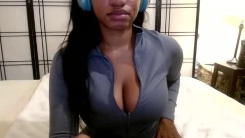 Snapshot of celinecostas chatting on December 4, 6:44 pm Celine Costas online show from December 4, 6:44 pm