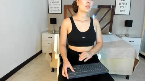 Snapshot of cellestehot chatting on September 29, 11:53 am celeste online show from September 29, 11:53 am