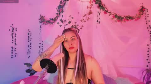 Hello guys my name is Sofi and Lizzie and  Vanessa online show from November 12, 1:52 am