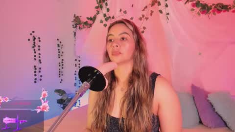 Hello guys my name is Sofi and Lizzie and  Vanessa online show from November 25, 2:43 am