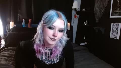 Averi online show from January 22, 1:10 am