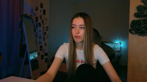 my name is Eva online show from December 21, 9:32 pm