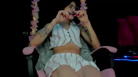 chaminelan online show from February 15, 2:05 pm