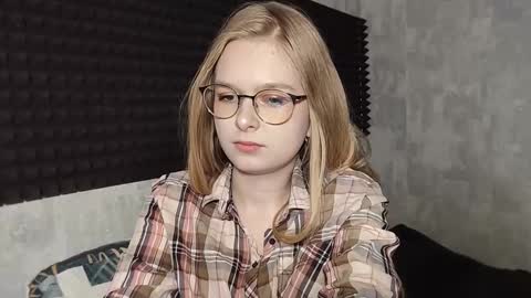 Lia online show from February 25, 8:29 am