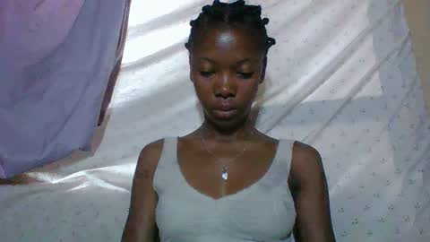 chariola0101 online show from March 4, 10:38 pm