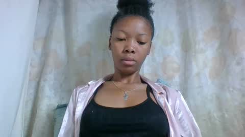 chariola0101 online show from February 4, 2:28 am