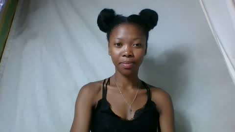 chariola0101 online show from February 4, 8:38 pm