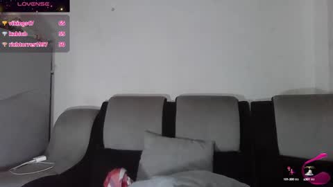 Snapshot of charis_21 chatting on January 23, 12:25 am charis 2 online show from January 23, 12:25 am