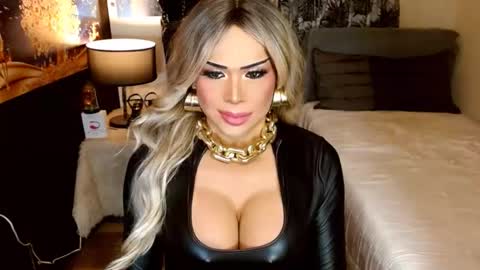 charismatic_apple online show from March 26, 6:35 pm