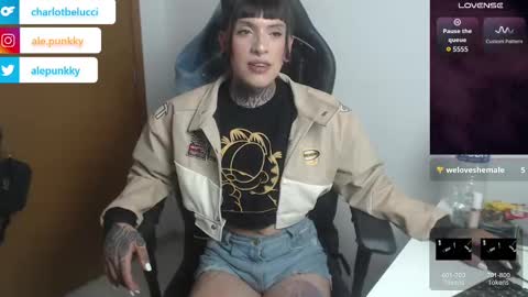 Snapshot of charlotbelucci_ chatting on October 16, 9:57 pm Ale punky online show from October 16, 9:57 pm