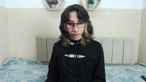 charlothe_dumont online show from May 13, 4:49 pm