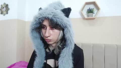 charlothe_dumont online show from May 23, 5:09 pm
