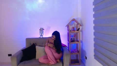 Snapshot of charlott_hotx chatting on October 7, 9:44 pm charlott online show from October 7, 9:44 pm
