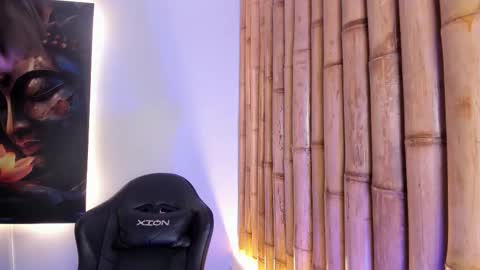 CHARLOTTE  online show from November 25, 8:18 pm