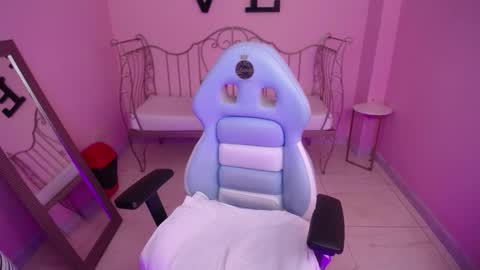 Snapshot of charlotte_monroe_ chatting on September 22, 8:13 pm charlotte_monroe_ online show from September 22, 8:13 pm