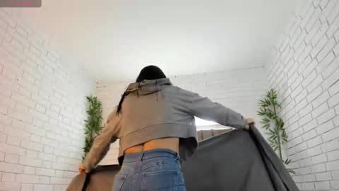 Snapshot of charlotte_whitee1 chatting on March 4, 10:57 am Charlotte Everyday From 0700 to 1300 Col Time online show from March 4, 10:57 am