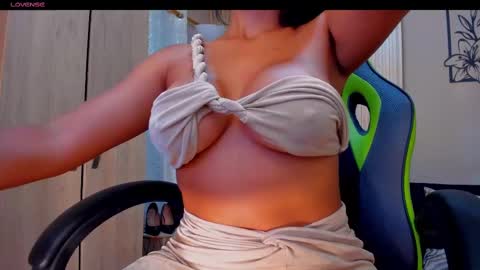 Snapshot of charlottecox_ chatting on September 26, 12:51 am Charlotte online show from September 26, 12:51 am