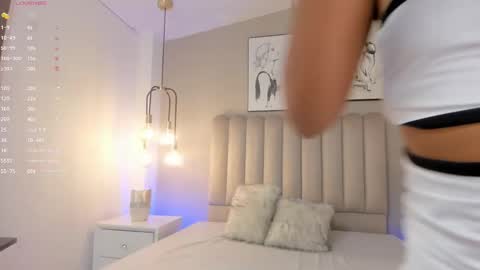 Snapshot of charlottee_evans1 chatting on September 30, 1:43 pm charlottee_evans1 online show from September 30, 1:43 pm