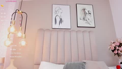 Snapshot of charlottee_evans1 chatting on September 18, 1:48 pm charlottee_evans1 online show from September 18, 1:48 pm