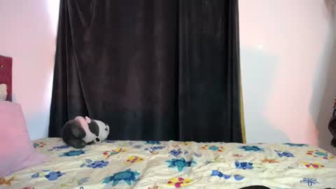 charlottekiss99 online show from April 1, 1:52 pm