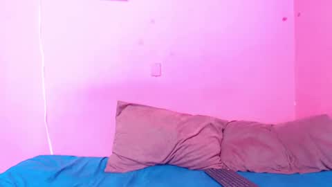 Snapshot of charly_emily chatting on October 2, 5:23 pm charly_emily online show from October 2, 5:23 pm