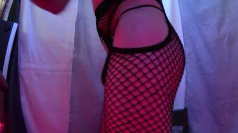 Snapshot of charlydestroyer chatting on October 10, 3:51 pm charly dest online show from October 10, 3:51 pm