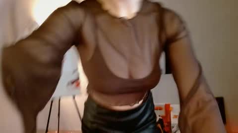 Snapshot of charming_beauty chatting on October 12, 1:09 am Michelle online show from October 12, 1:09 am
