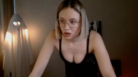 Snapshot of charming_beauty chatting on October 20, 6:07 am Michelle online show from October 20, 6:07 am