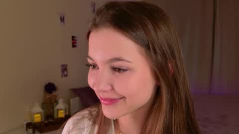 Snapshot of charming_bliss chatting on September 18, 3:49 pm Kaylee online show from September 18, 3:49 pm