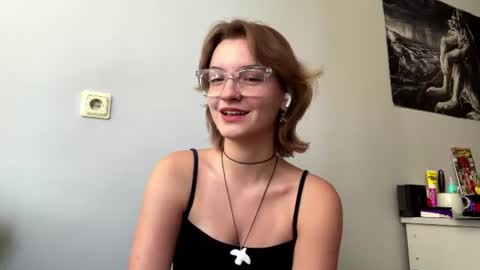 Lola online show from August 3, 9:48 am