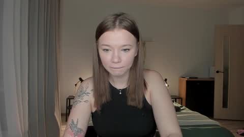 Snapshot of chaturrbaby chatting on January 1, 7:10 pm Em online show from January 1, 7:10 pm