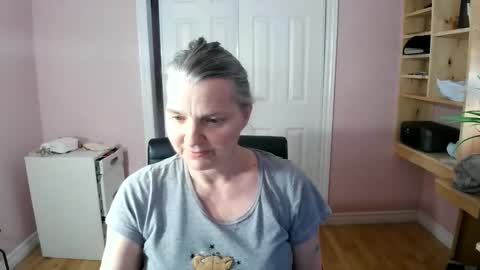 chealsiek online show from April 11, 2:54 pm