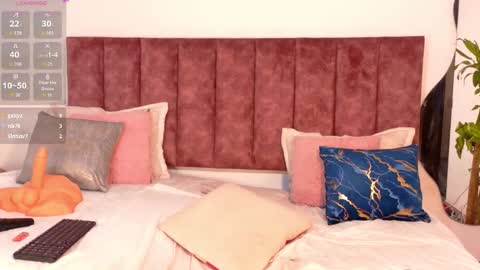   online show from March 25, 11:00 pm