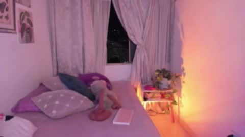 Snapshot of cherries_and_wine_ chatting on September 27, 5:49 am cherries_and_wine_ online show from September 27, 5:49 am