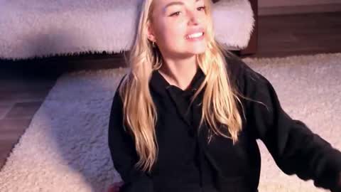 Snapshot of cherry_bomb19 chatting on February 9, 8:21 am CherryBomb online show from February 9, 8:21 am