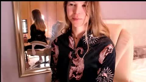 Anna online show from December 5, 1:09 pm