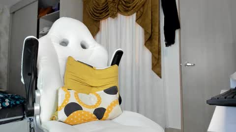 Independent Cherry fox online show from March 18, 12:38 am