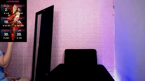 chloe1126_ online show from April 11, 1:37 pm