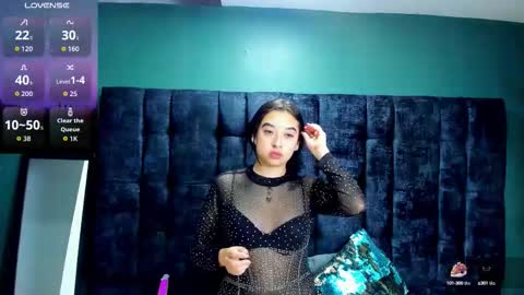 CHLOE online show from October 7, 8:05 pm