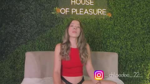 Snapshot of chloe_dee_ chatting on September 21, 12:42 pm Chloe online show from September 21, 12:42 pm