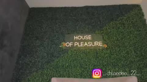 Snapshot of chloe_dee_ chatting on September 20, 12:19 pm Chloe online show from September 20, 12:19 pm