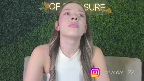 Snapshot of chloe_dee_ chatting on October 18, 5:06 pm Chloe online show from October 18, 5:06 pm
