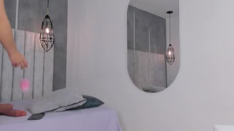 Snapshot of chloe_dee_ chatting on February 27, 11:39 am Chloe online show from February 27, 11:39 am