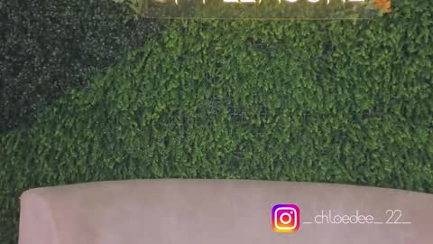 Snapshot of chloe_dee_ chatting on October 17, 11:25 am Chloe online show from October 17, 11:25 am