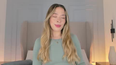 Chloe online show from March 25, 12:34 pm