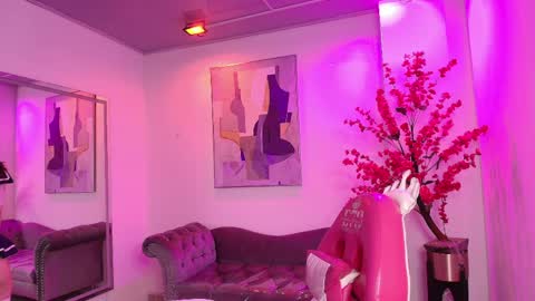 Chloe online show from April 12, 11:25 am