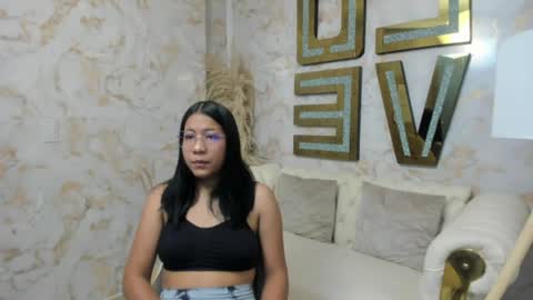 CHLOE online show from June 23, 11:17 am
